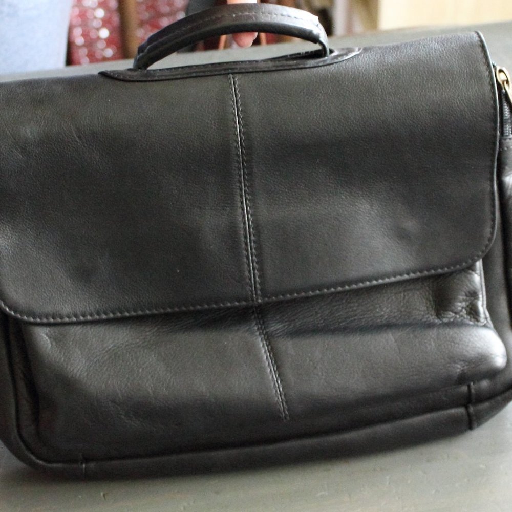 Clava Black Leather bag/organizer